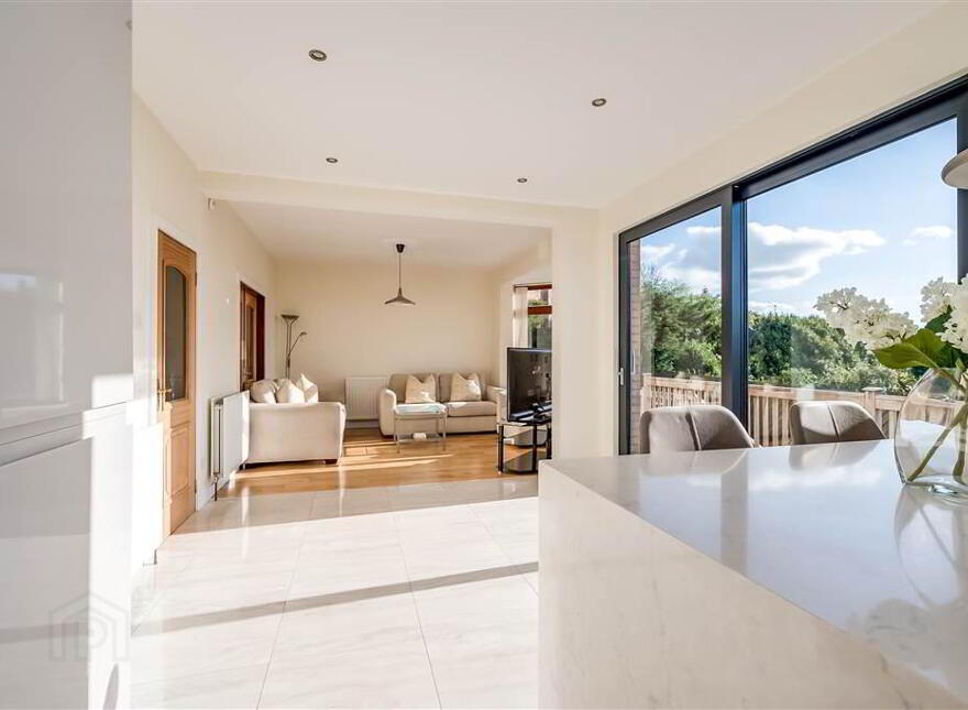 8 Royal Lodge Mews, Off Purdysburn Road, Belfast, BT8 7YT