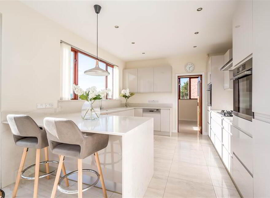 8 Royal Lodge Mews, Off Purdysburn Road, Belfast, BT8 7YT