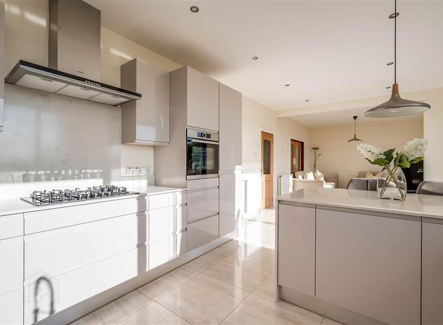 8 Royal Lodge Mews, Off Purdysburn Road, Belfast, BT8 7YT
