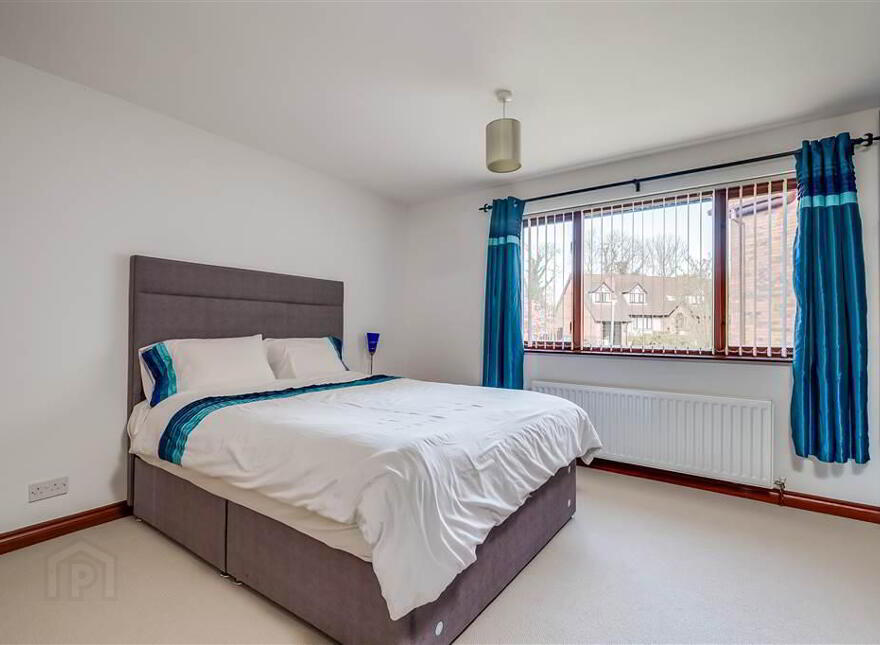 8 Royal Lodge Mews, Off Purdysburn Road, Belfast, BT8 7YT