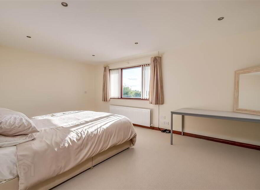 8 Royal Lodge Mews, Off Purdysburn Road, Belfast, BT8 7YT