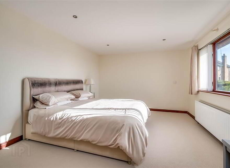 8 Royal Lodge Mews, Off Purdysburn Road, Belfast, BT8 7YT