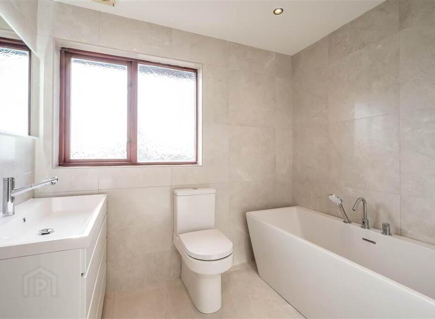 8 Royal Lodge Mews, Off Purdysburn Road, Belfast, BT8 7YT