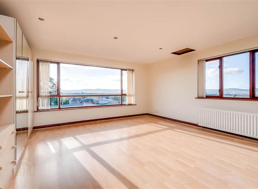 8 Royal Lodge Mews, Off Purdysburn Road, Belfast, BT8 7YT