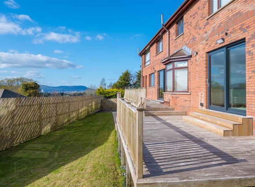 8 Royal Lodge Mews, Off Purdysburn Road, Belfast, BT8 7YT