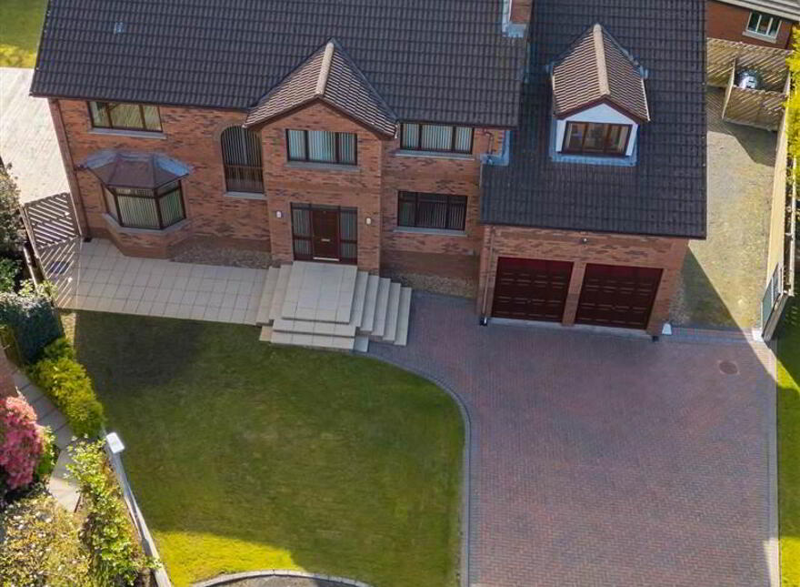 8 Royal Lodge Mews, Off Purdysburn Road, Belfast, BT8 7YT