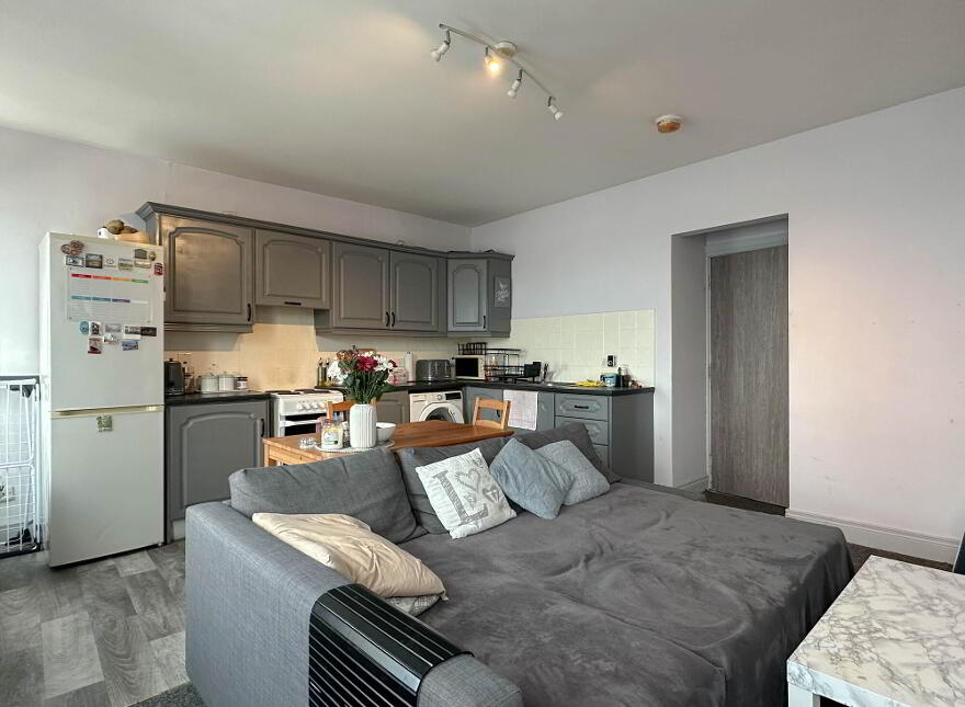 A Apt &, B 48 The Promenade, Portstewart, BT55 7AE