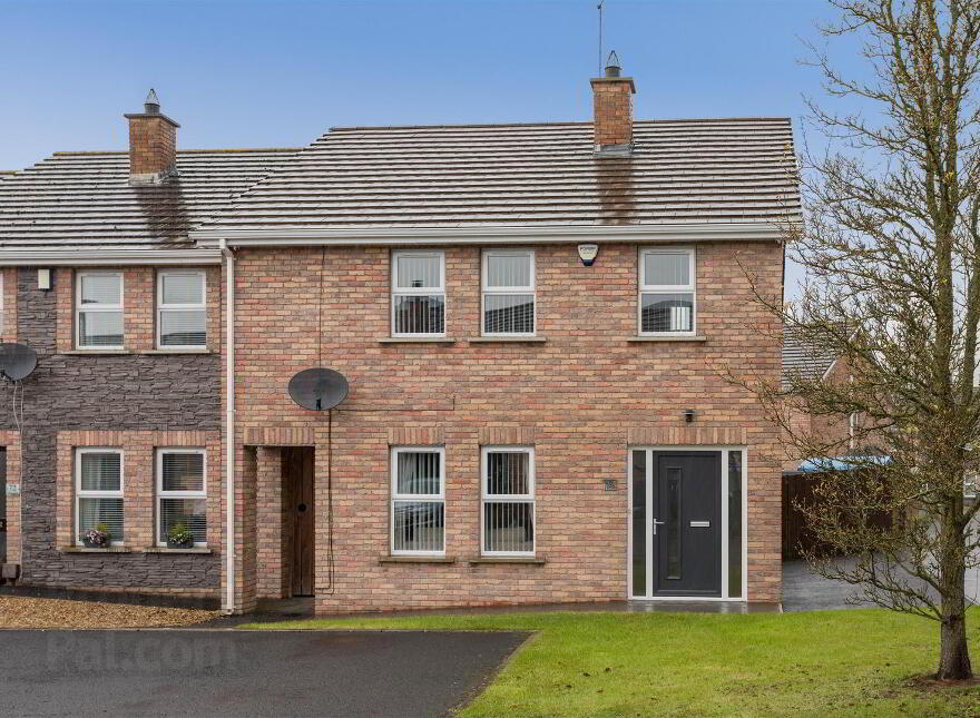 73 Niblock Oaks, Antrim, BT41 2DP photo