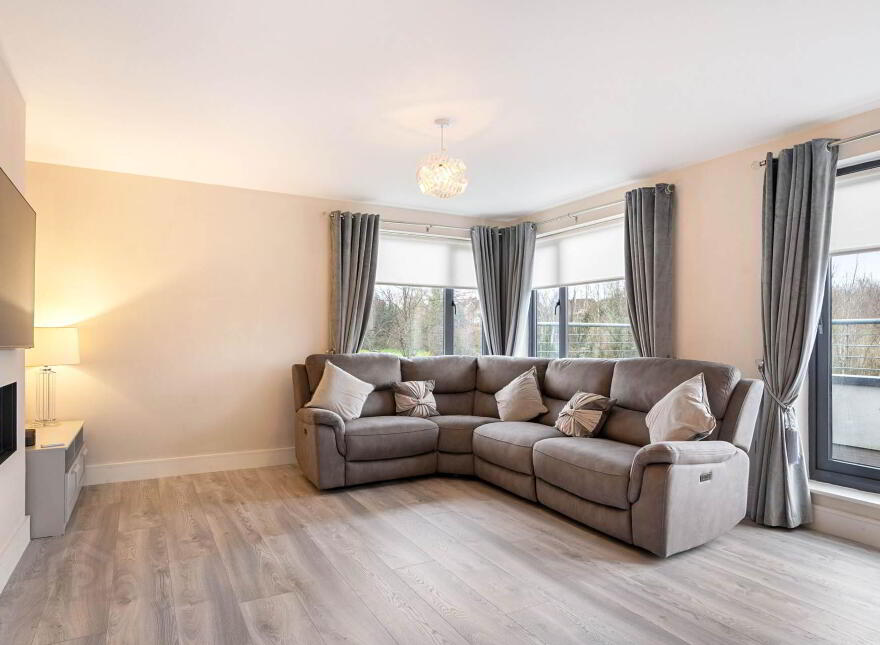 Apartment 12 Le Hunt House, Brennanstown Square, Cabinteely, Dublin, D18XD74