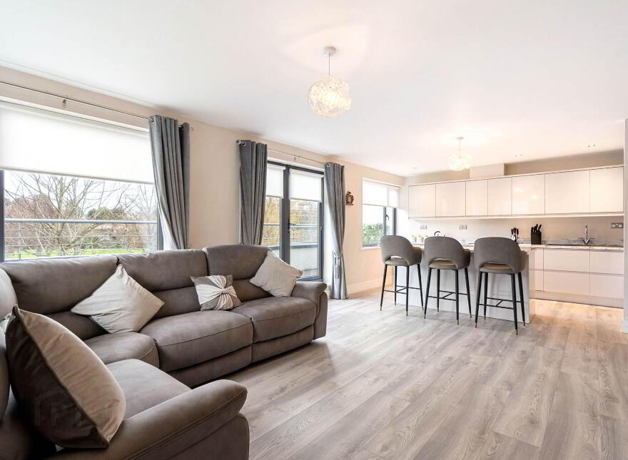Apartment 12 Le Hunt House, Brennanstown Square, Cabinteely, Dublin, D18XD74