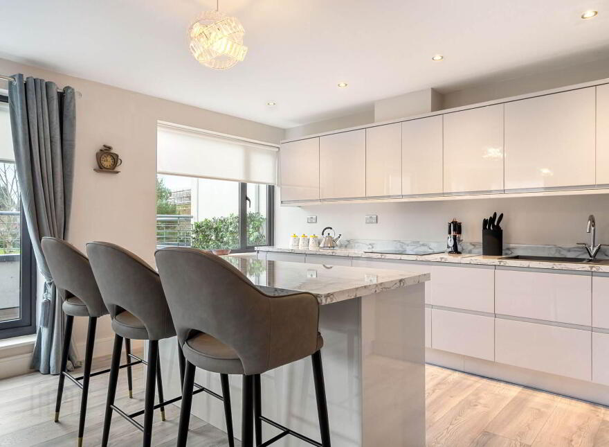 Apartment 12 Le Hunt House, Brennanstown Square, Cabinteely, Dublin, D18XD74