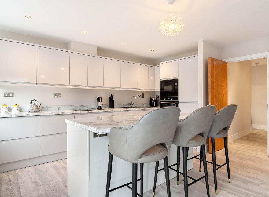 Apartment 12 Le Hunt House, Brennanstown Square, Cabinteely, Dublin, D18XD74