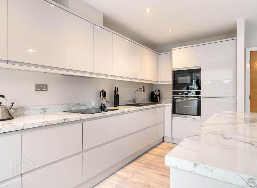 Apartment 12 Le Hunt House, Brennanstown Square, Cabinteely, Dublin, D18XD74
