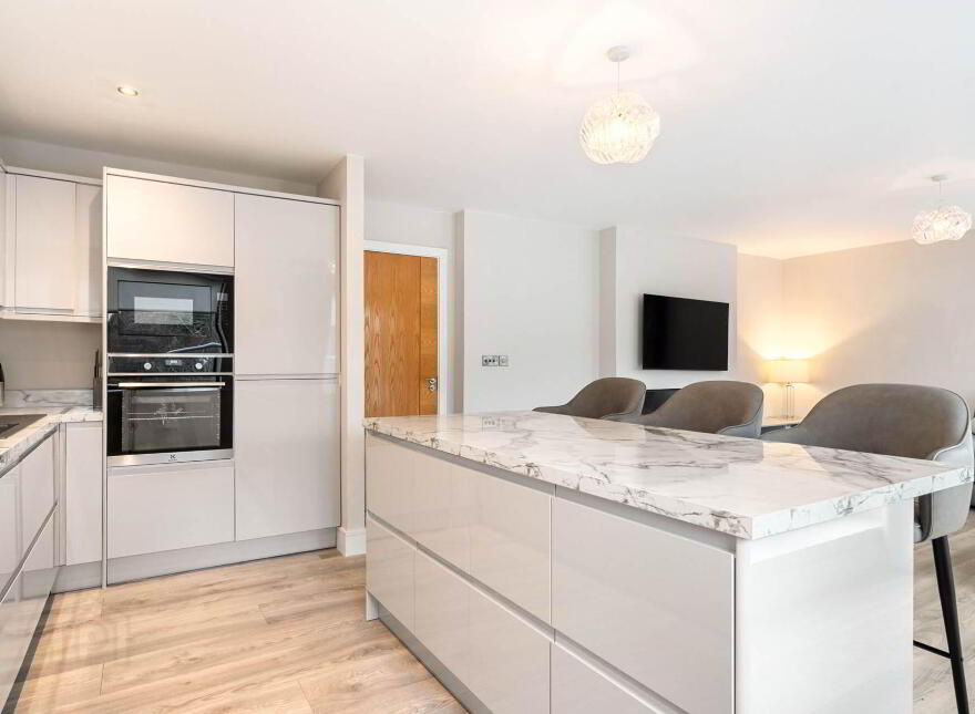 Apartment 12 Le Hunt House, Brennanstown Square, Cabinteely, Dublin, D18XD74