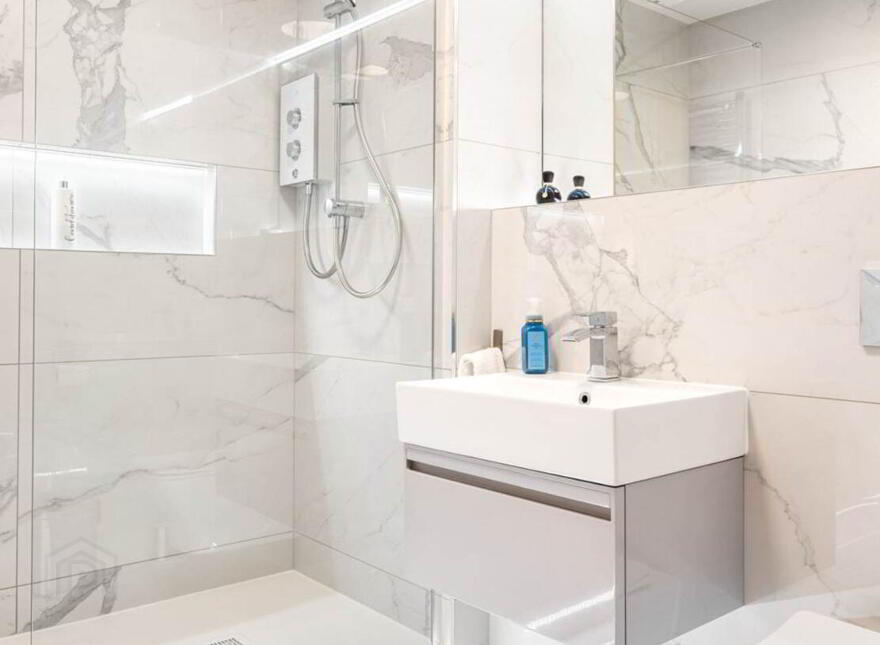 Apartment 12 Le Hunt House, Brennanstown Square, Cabinteely, Dublin, D18XD74