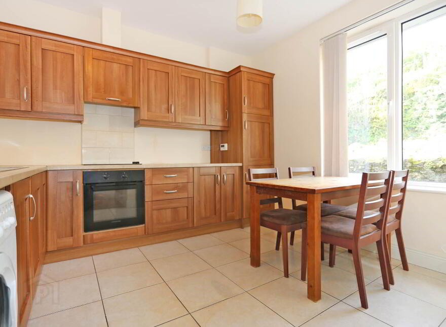 5a Castle View, Castle Street, Castleconnell