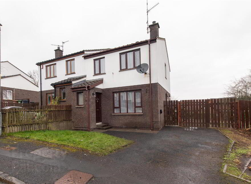 37 Larchwood Avenue, Banbridge, BT32 3XH photo