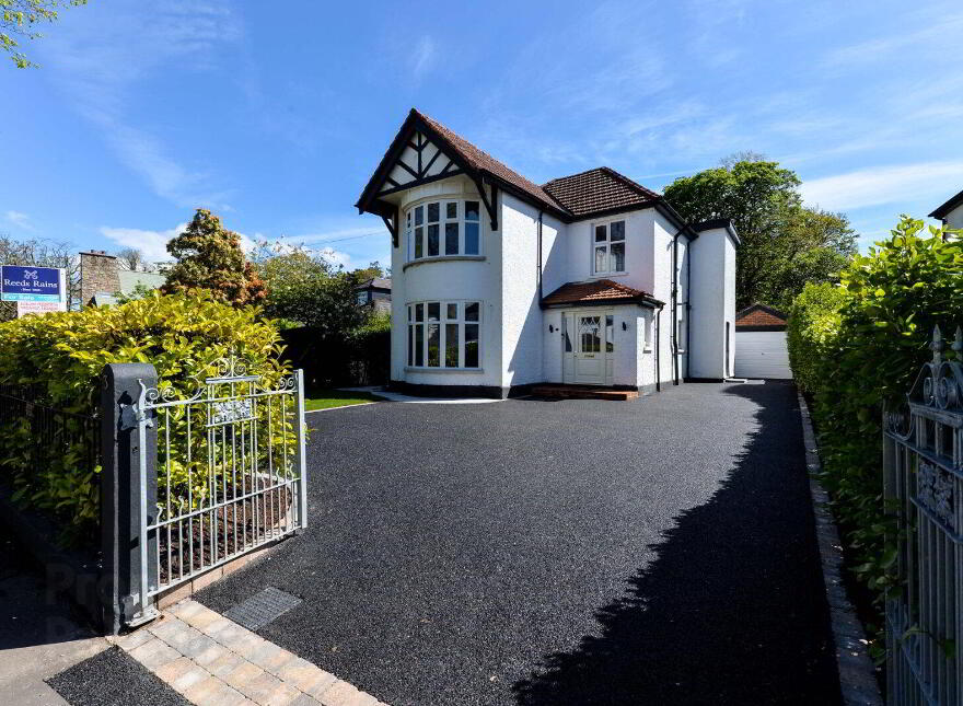 3 Kinedar Crescent, Belmont, Belfast, BT4 3LY photo