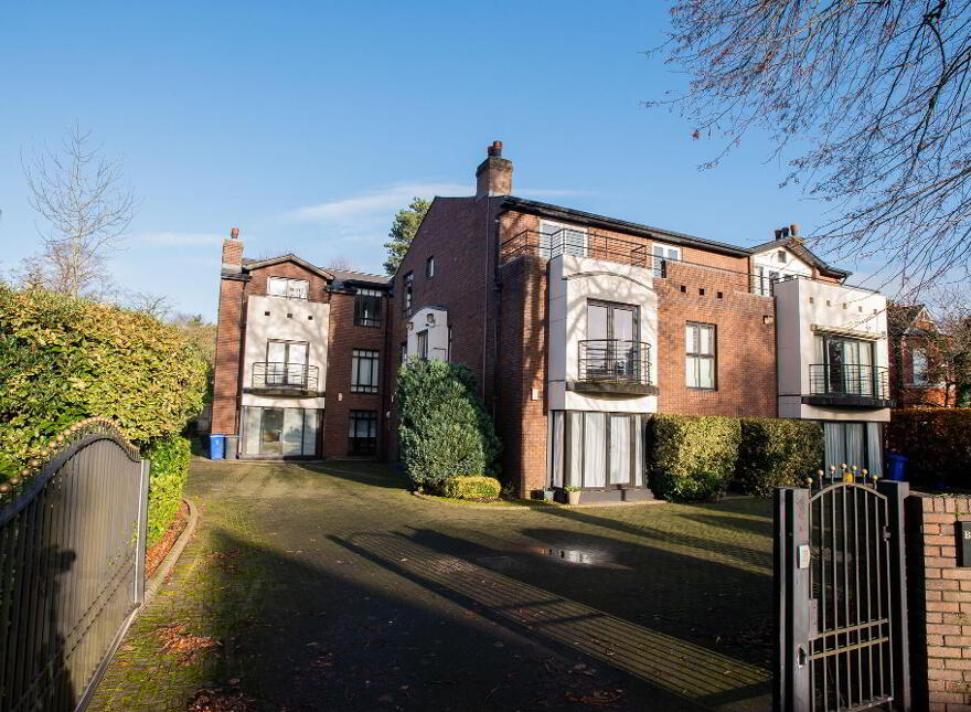 Apt 8, Balmoral Manor, Balmoral Avenue, Belfast, BT9 6NY photo