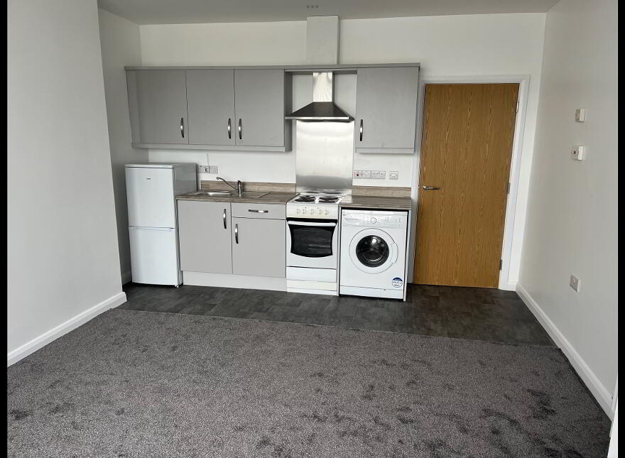 62 Eglinton Street (LONG TERM LET), Portrush, BT56 8DY photo