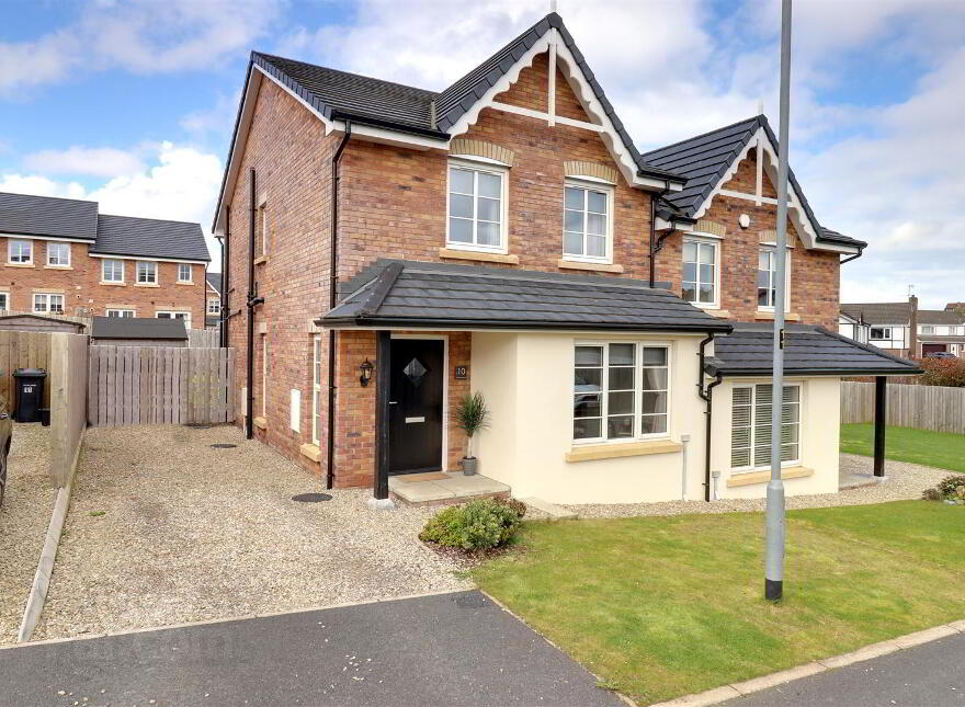 10 Lily Wood Gardens, Newtownards, BT23 7GJ photo