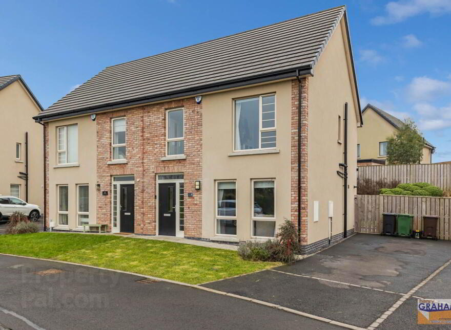 6 Oak Mews, Lisburn, BT28 2ZW photo