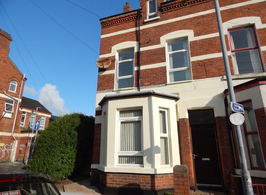 37 Agincourt Ave, Belfast, BT7 1QA photo