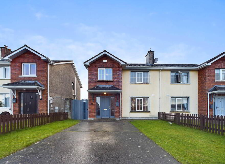 4 Hawthorn Crescent, Greenhill Village, Carrick-On-Suir, E32R240 photo