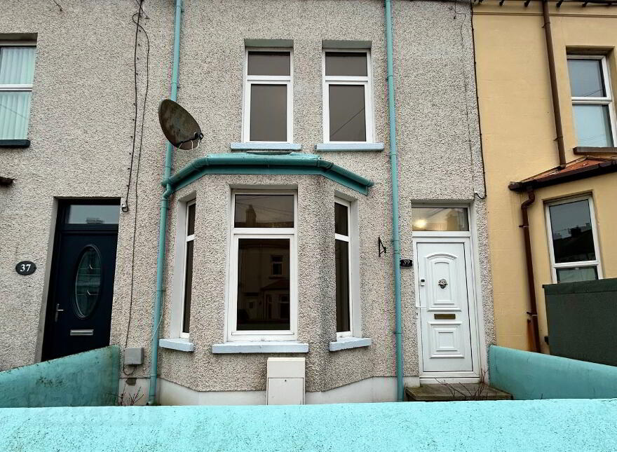 39 Newington Avenue, Larne, BT40 1NN photo