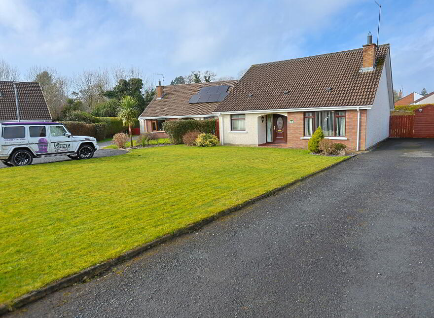 70 Oak Grange, Waringstown, Craigavon, BT66 7SU photo