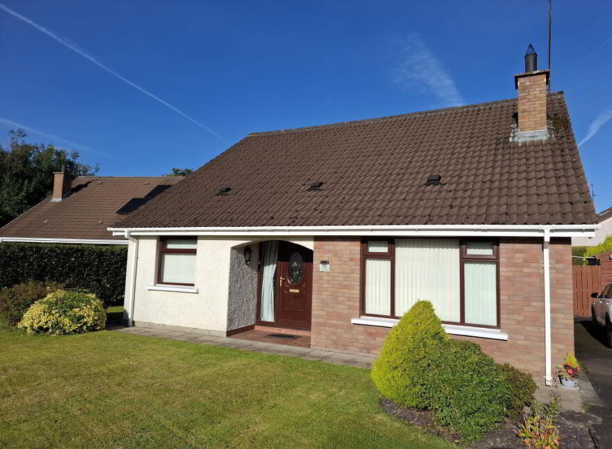 70 Oak Grange, Waringstown, Craigavon, BT66 7SU photo