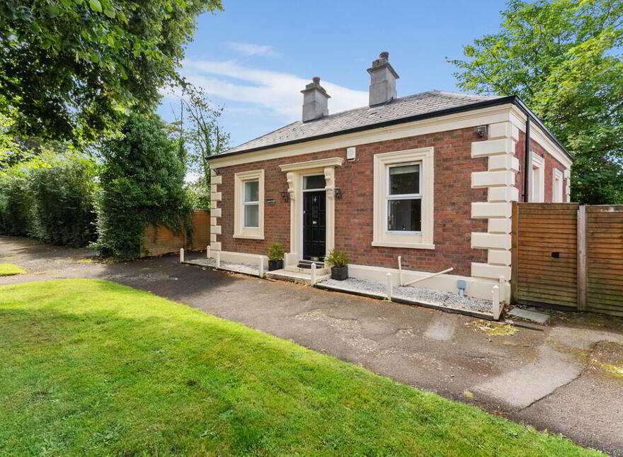 1a Malone Park, Belfast, BT9 6NH