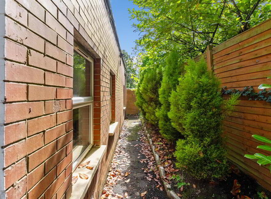 1a Malone Park, Belfast, BT9 6NH