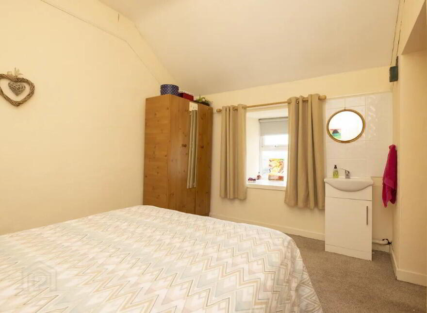 Bo Allens, Main St, Moate, N37N2N3