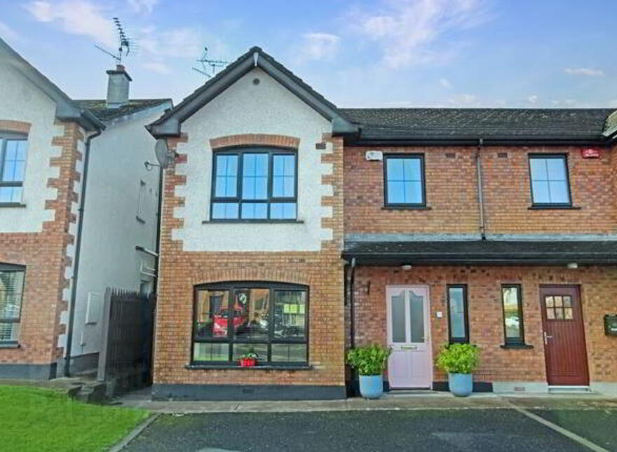 10 Crescent Hill, Castleblayney, Monaghan, A75PX34 photo