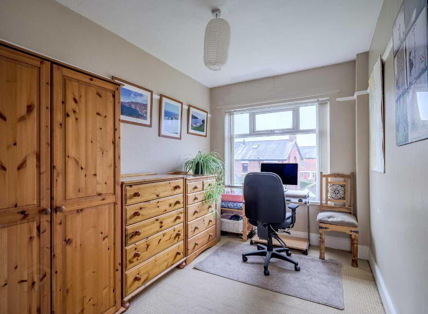 1 Loopland Crescent, Belfast, BT6 9EE