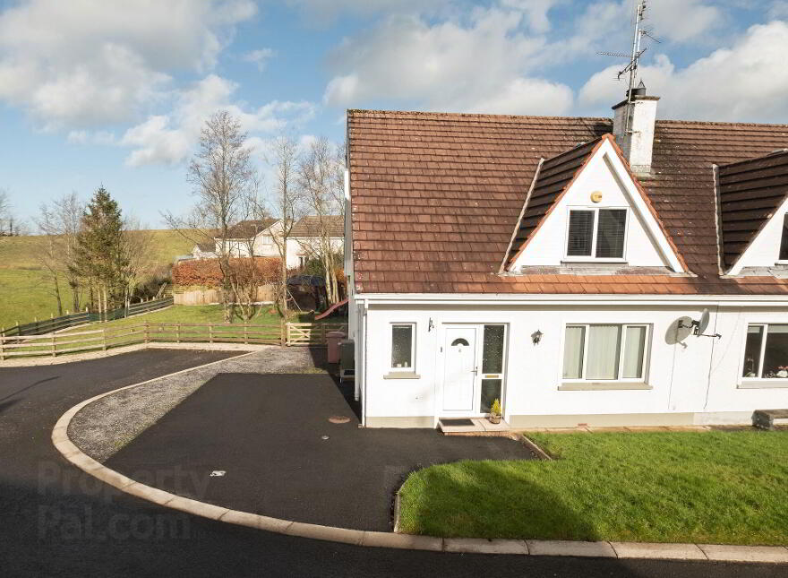 8 Killyvilly Court, Enniskillen, BT74 4DP photo