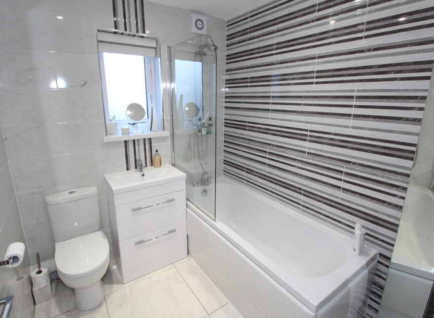 Apt 3, 84 Shore Road, Greenisland, Carrickfergus, BT38 8UE