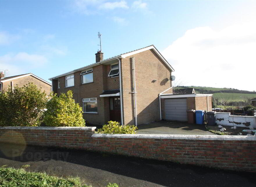 13 Hillhead Crescent, Ballynahinch, BT24 8HG photo