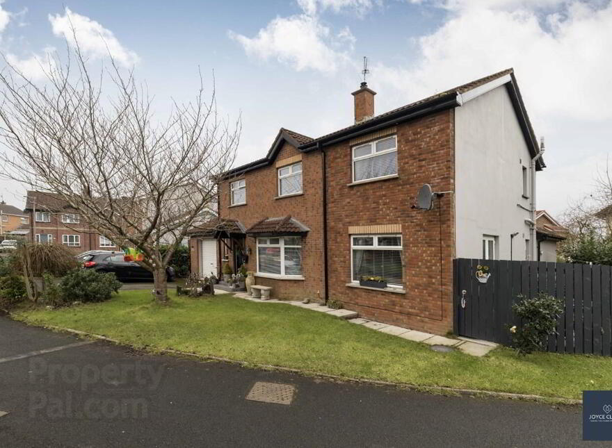 32 Gilpins Manor, Lurgan, BT66 8AG photo