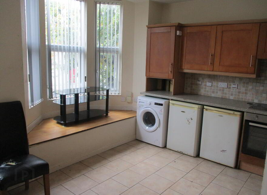 Upstairs Apartment, 68B University Avenue, Queens Quarter, Belfast, BT7 1GY