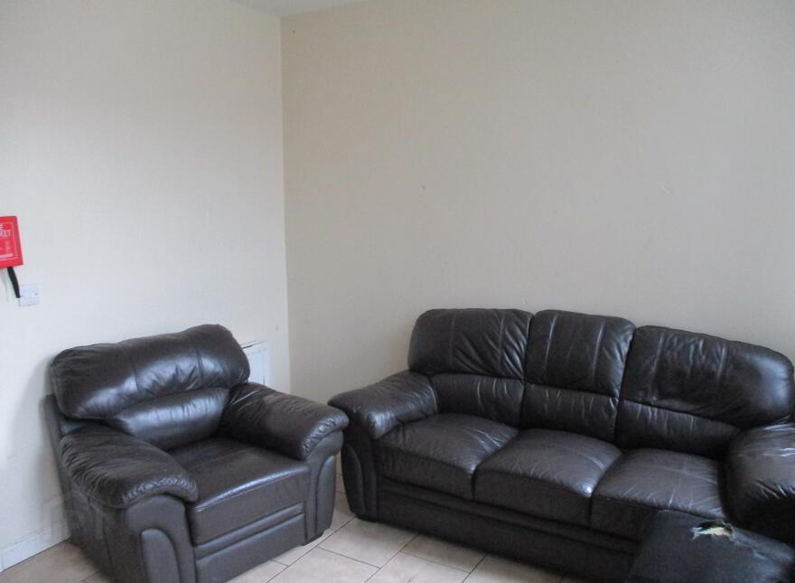 Upstairs Apartment, 68B University Avenue, Queens Quarter, Belfast, BT7 1GY