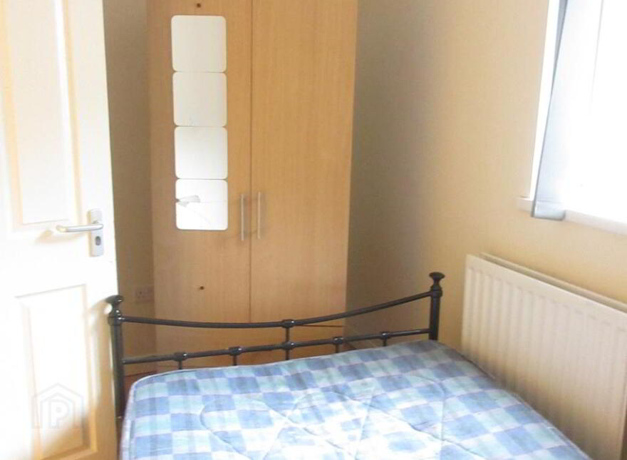 Upstairs Apartment, 68B University Avenue, Queens Quarter, Belfast, BT7 1GY