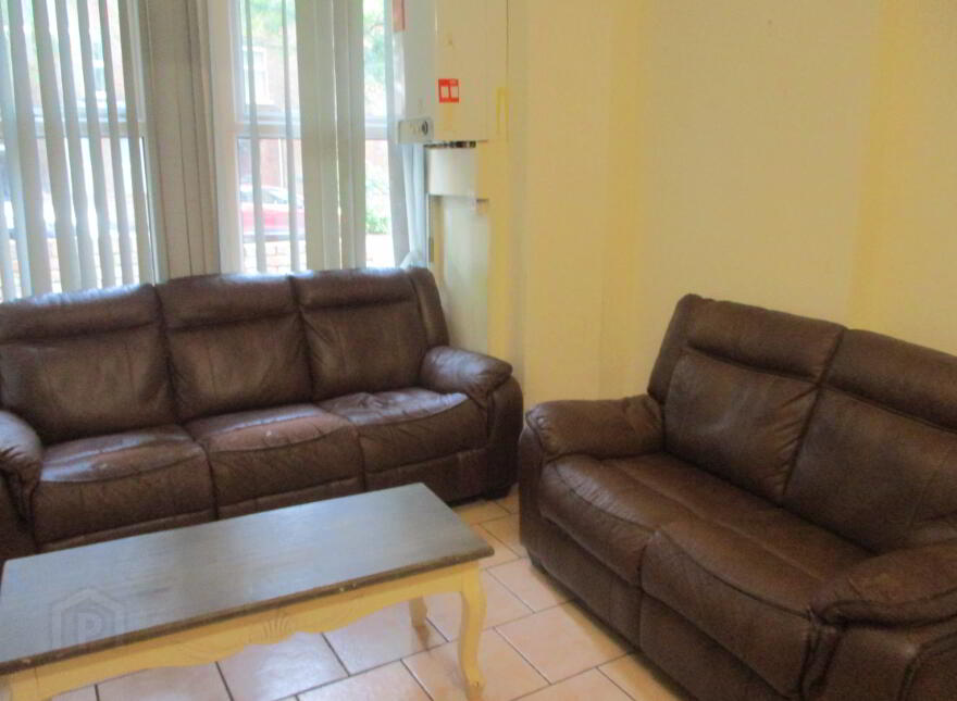 Great Apartment, 79a University Avenue, Belfast, BT7 1GX