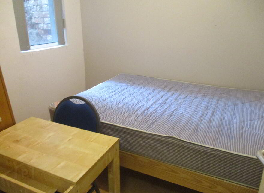 Great Apartment, 79a University Avenue, Belfast, BT7 1GX