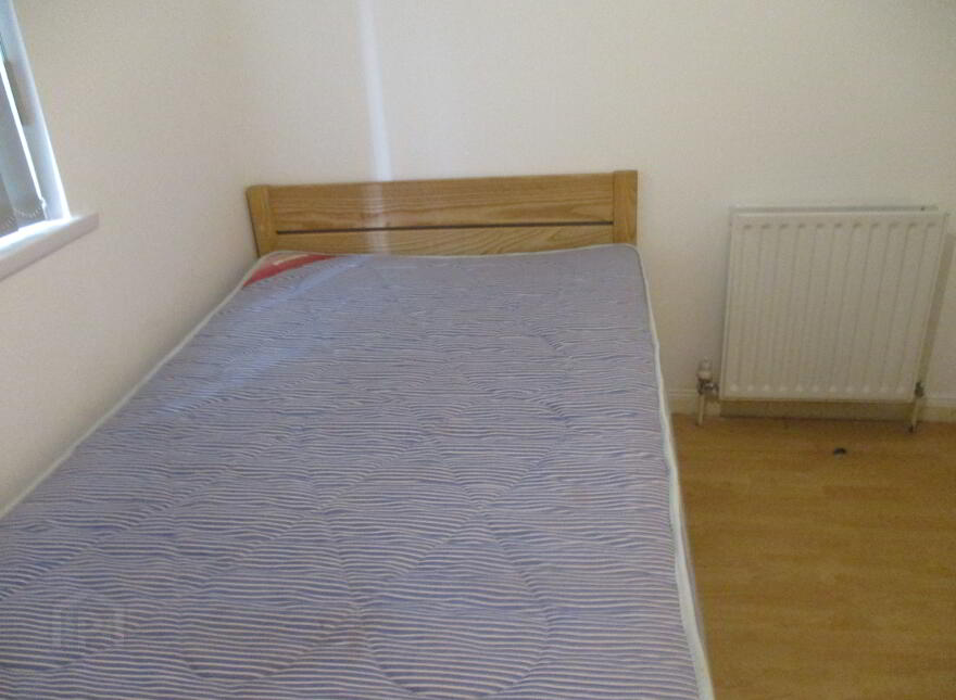 Great Apartment, 79a University Avenue, Belfast, BT7 1GX