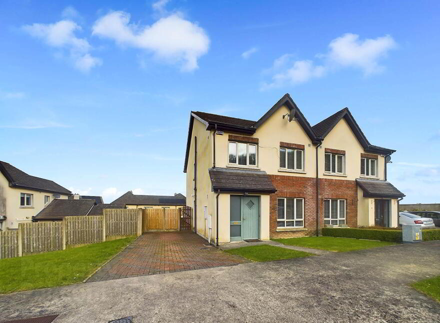 18 Castle Heights, Carrickbeg, Carrick-On-Suir, E32T276 photo