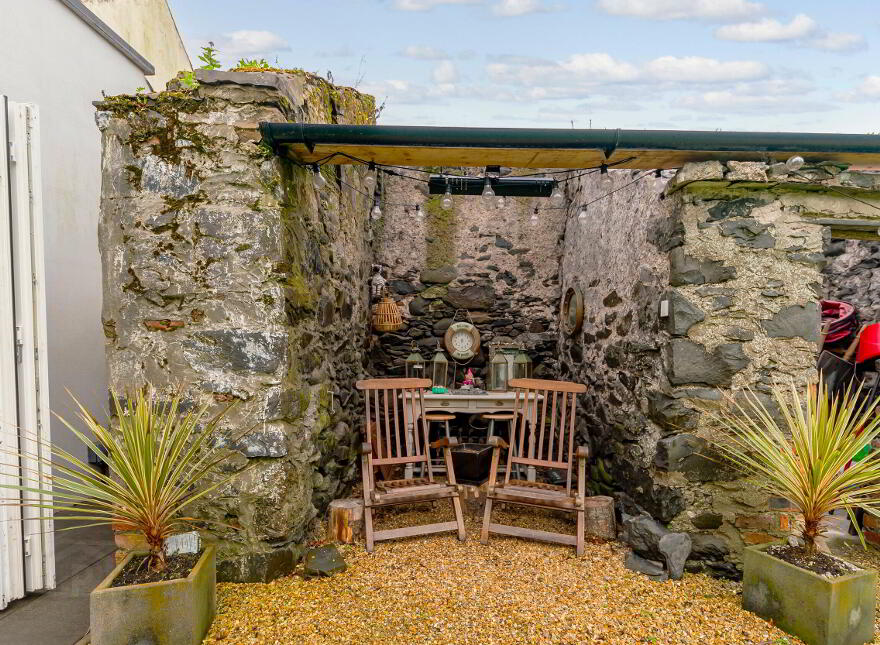 36 High Street, Donaghadee, BT21 0AQ