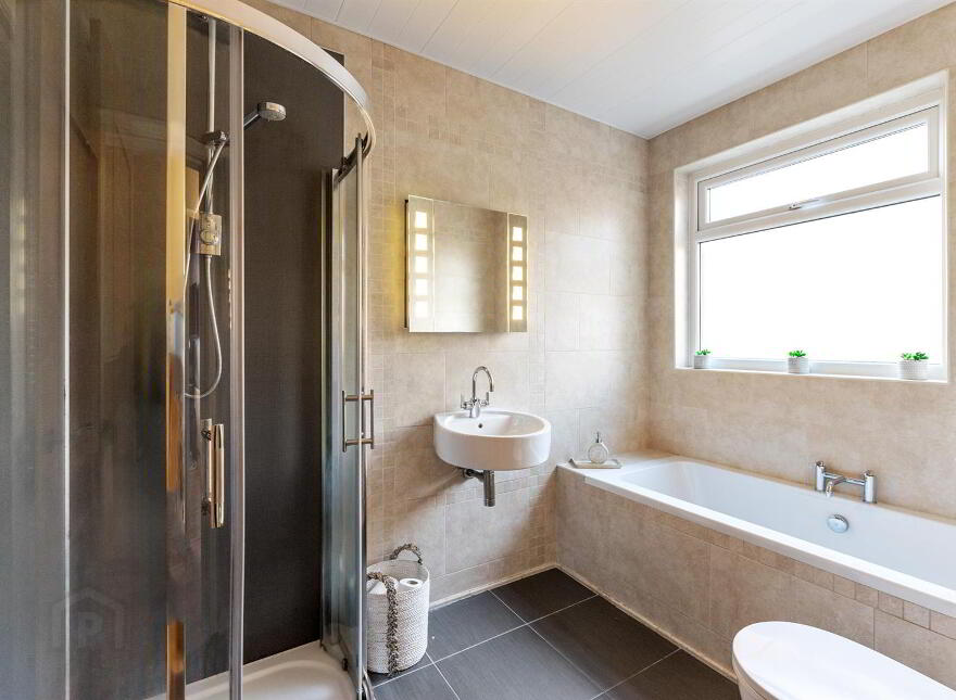 16 Londonderry Gardens, Comber, Newtownards, BT23 5EZ