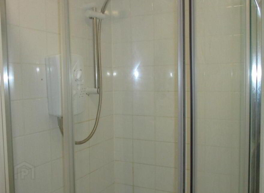 Upstairs Apartment, 16c Rugby Avenue, Belfast, BT7 1RG